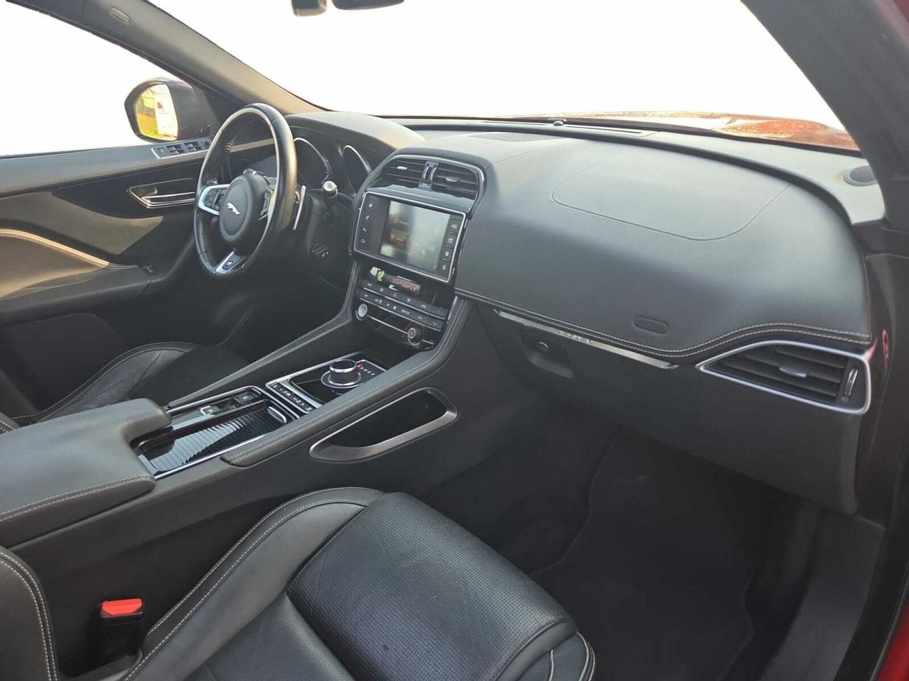 Jaguar F-Pace 2.0 L ID4 SPORT AWD AUTO 240 CV  - Foto 2