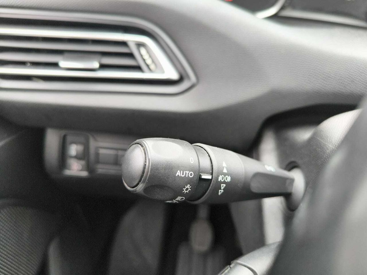 Peugeot 308 SW STYLE BLUE HDI 100 CV 6VEL  - Foto 2