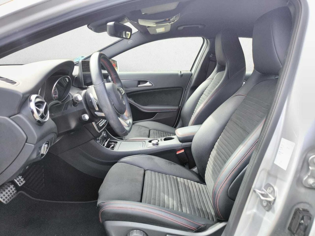 Mercedes GLA 200 D AMG LINE + PAQ ADVANTAGE+ SMARTPHONE INTEGRADO  - Foto 2