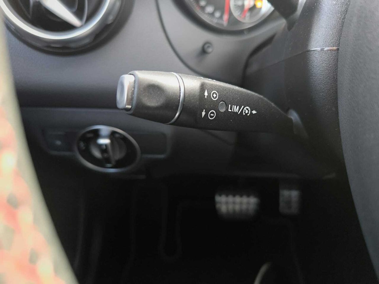 Mercedes GLA 200 D AMG LINE + PAQ ADVANTAGE+ SMARTPHONE INTEGRADO  - Foto 2
