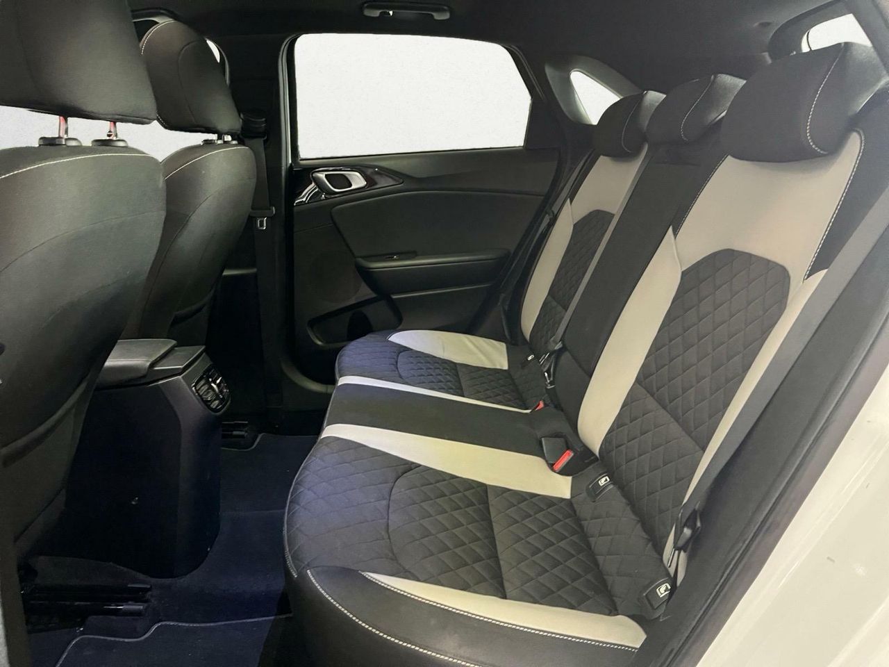 Kia Ceed 1.4 TGDI GT LINE 140 CV  - Foto 2
