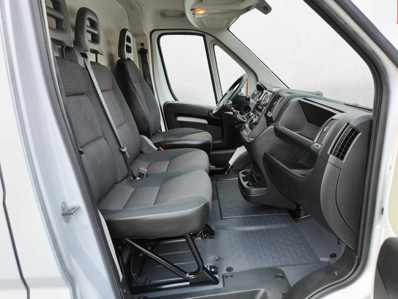Peugeot Boxer 335 L2 H2 2.2 BLUE HDI 140 CV  - Foto 2