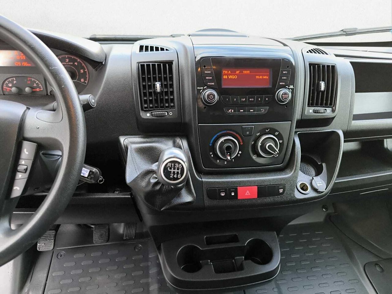 Peugeot Boxer 335 L2 H2 2.2 BLUE HDI 140 CV  - Foto 2