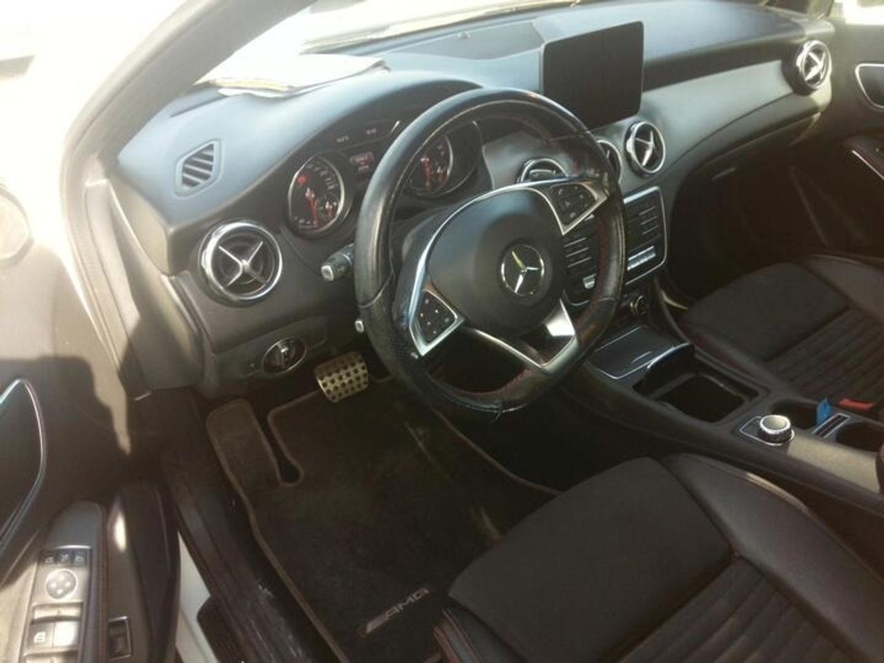 Mercedes GLA 200 D AMG + TECHO PANORAMICO + PAQ VENTAJA  - Foto 2