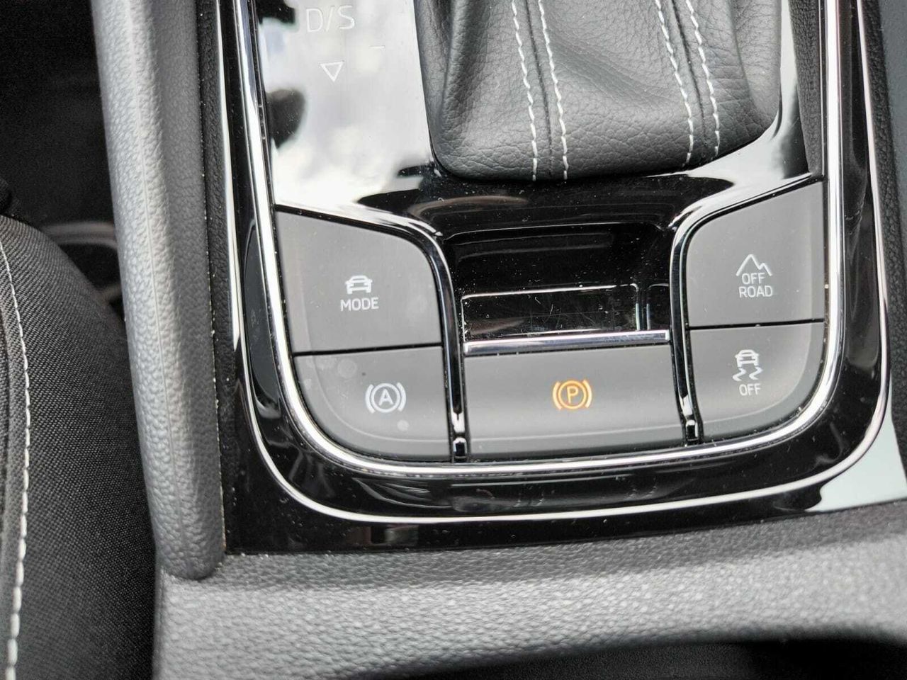 Skoda Karoq SPORTLINE 2.0 TDI 150 CV DSG 4X4  - Foto 2