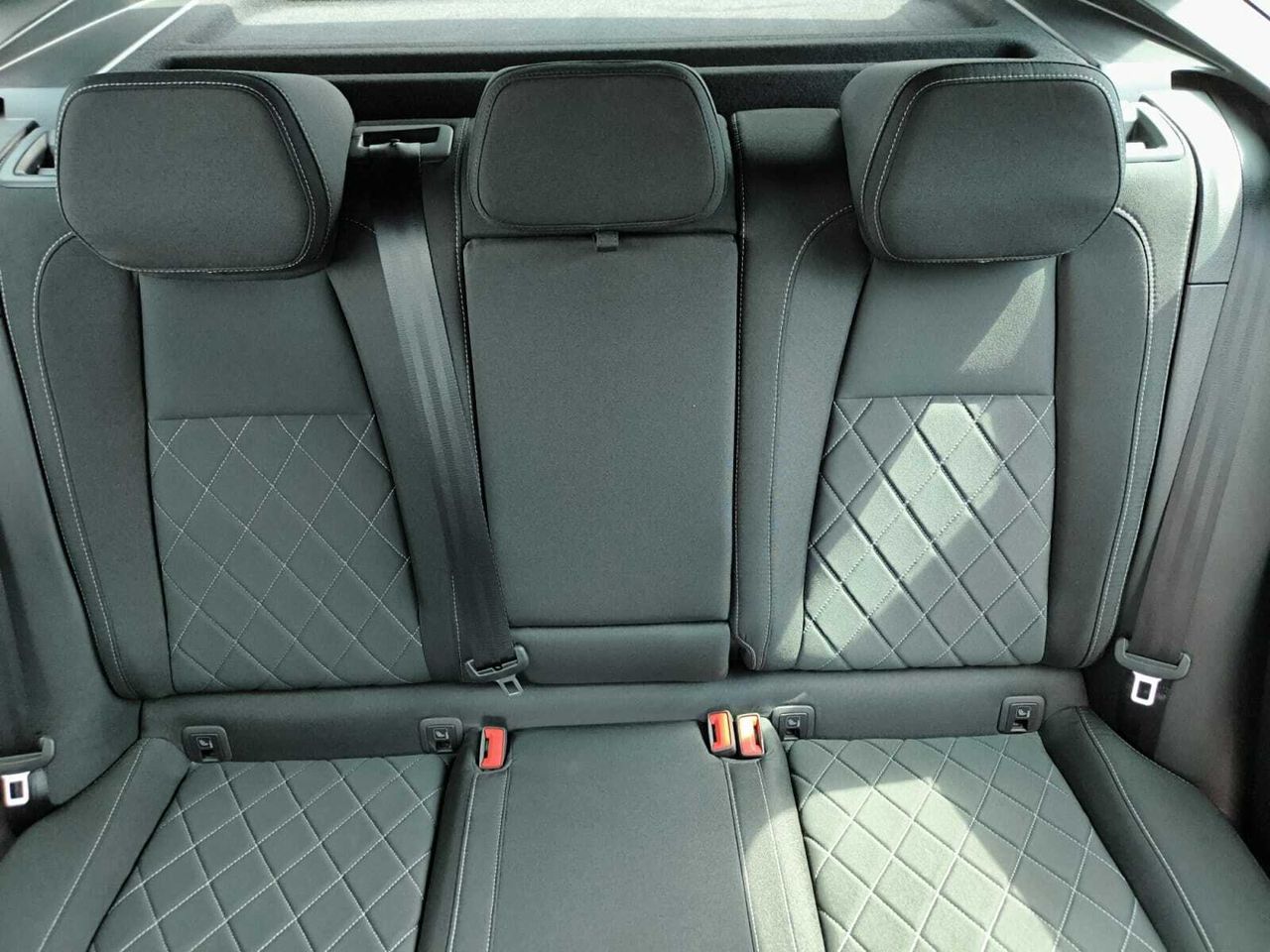 Skoda Karoq SPORTLINE 2.0 TDI 150 CV DSG 4X4  - Foto 2