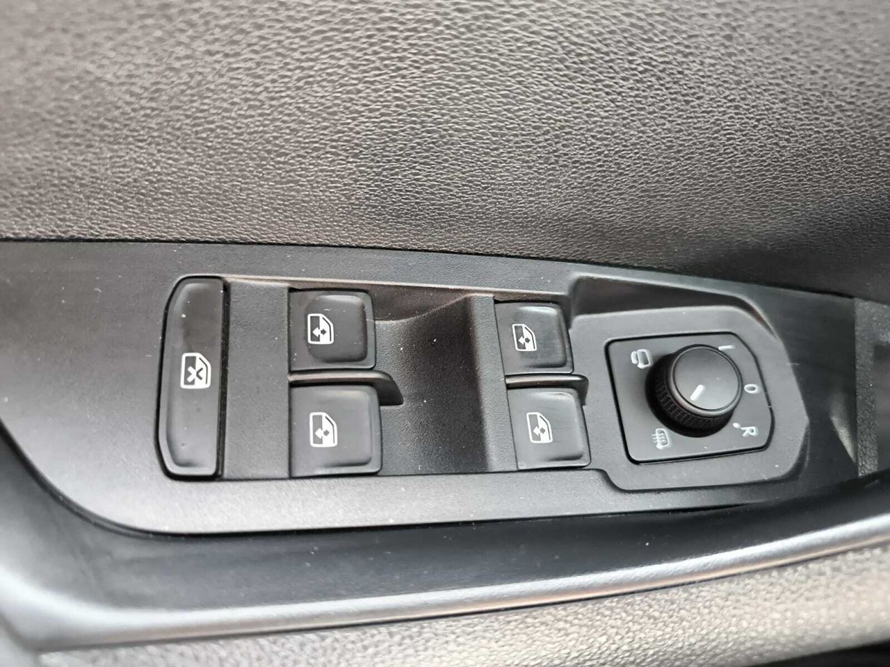Skoda Karoq SPORTLINE 2.0 TDI 150 CV DSG 4X4  - Foto 2
