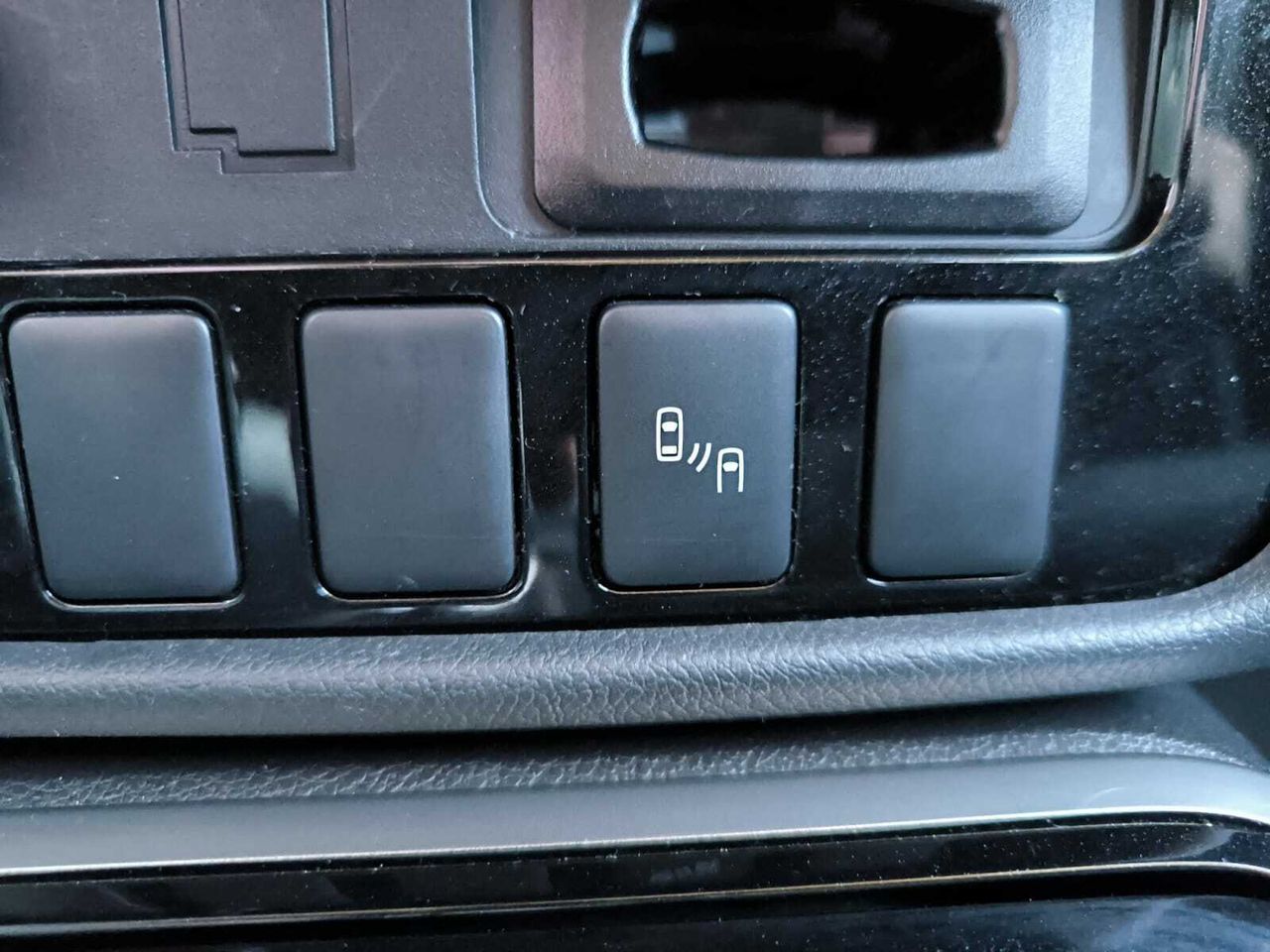 Mitsubishi Outlander 200 MPI MOTION 2WD 7 PLAZAS  - Foto 2