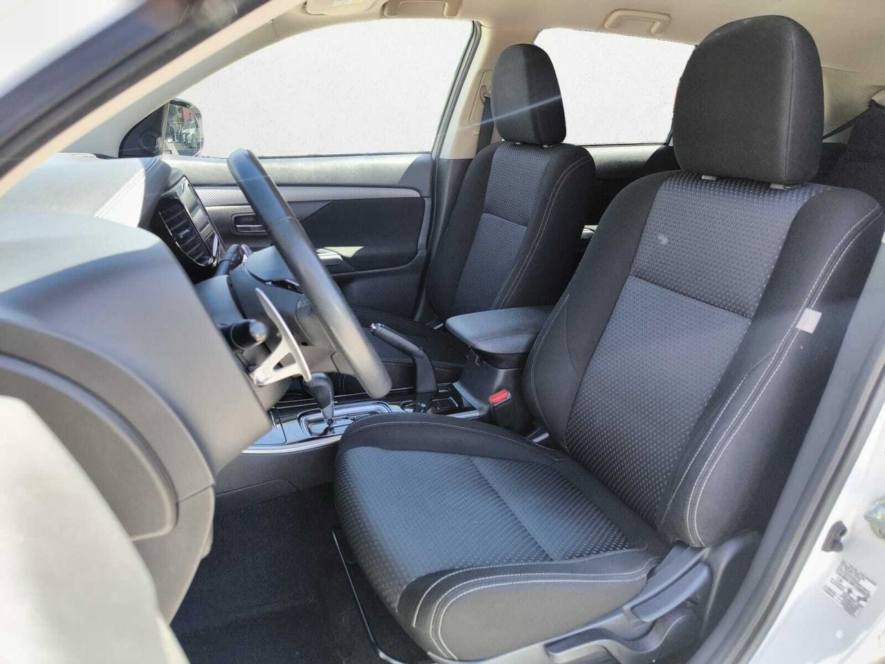 Mitsubishi Outlander 200 MPI MOTION 2WD 7 PLAZAS  - Foto 2