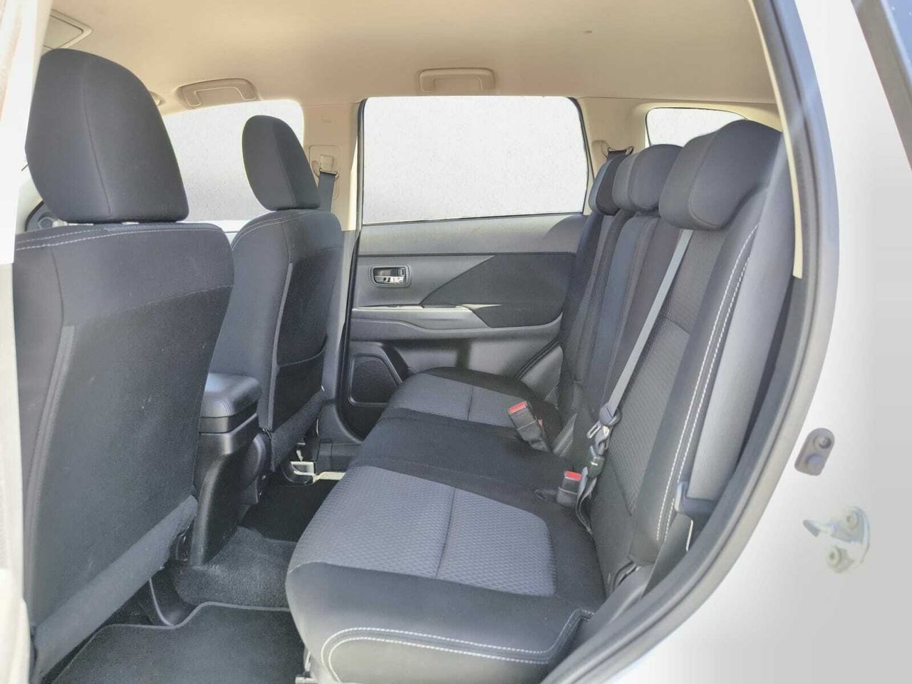 Mitsubishi Outlander 200 MPI MOTION 2WD 7 PLAZAS  - Foto 2