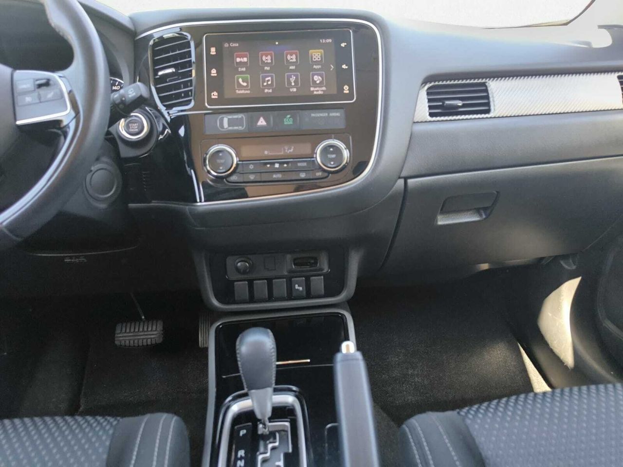 Mitsubishi Outlander 200 MPI MOTION 2WD 7 PLAZAS  - Foto 2