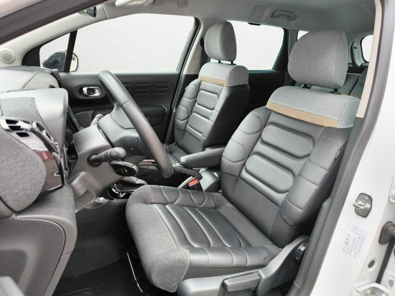 Citroën C3 Aircross BLUE HDI 120 CV EAT6 SHINE  - Foto 2