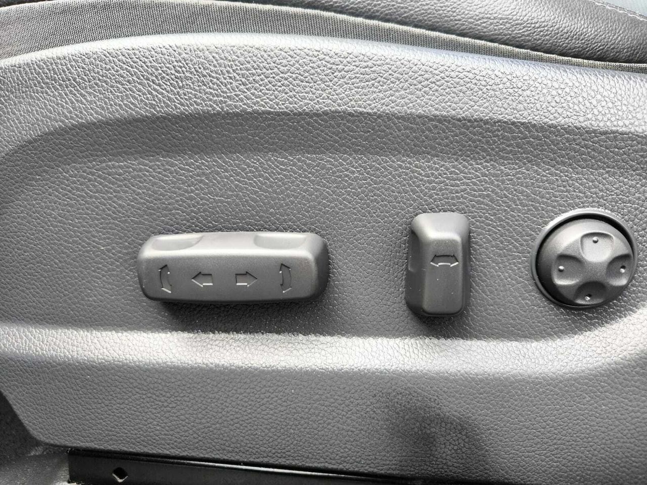 Hyundai Santa Fe 2.2 CRDI TECNO AUTO 4X2  200 CV  7 PLAZAS+TECHO PANORAMICO  - Foto 2