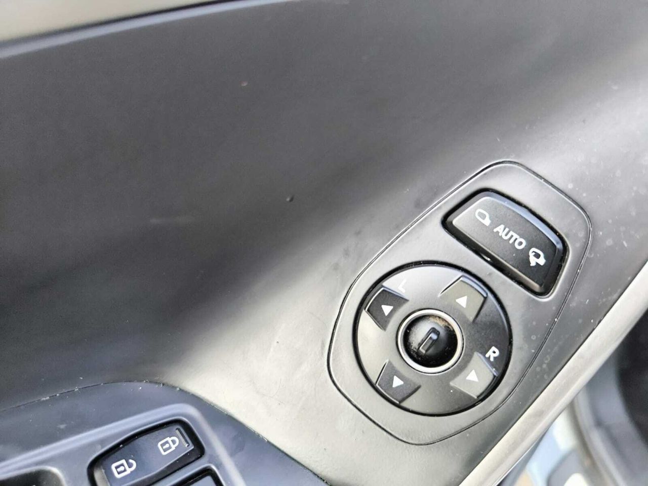 Hyundai Santa Fe 2.2 CRDI TECNO AUTO 4X2  200 CV  7 PLAZAS+TECHO PANORAMICO  - Foto 2