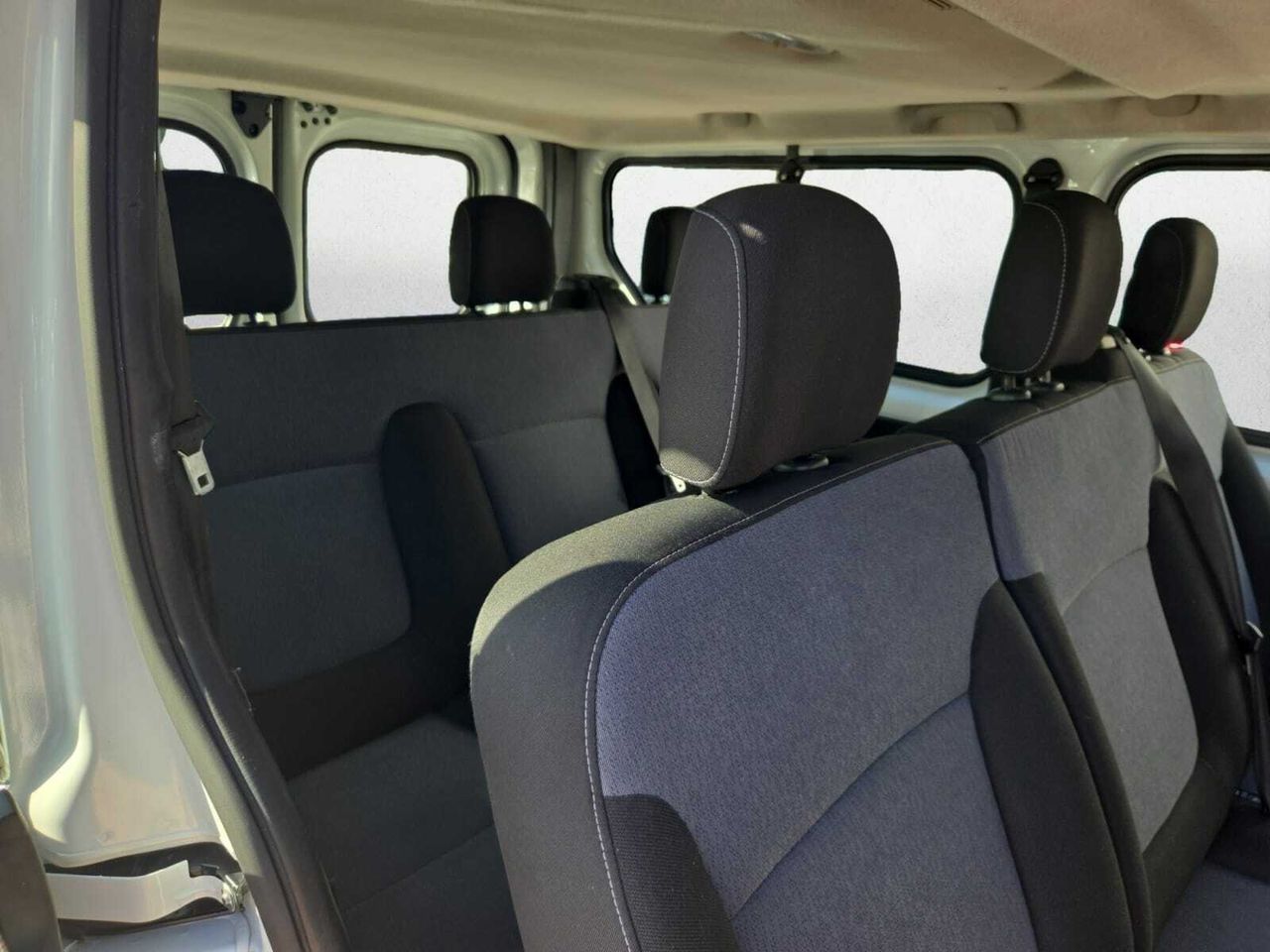 Opel Vivaro 1.6 CDTI INOX 92 KW 125 CV L2 2.9 T COMBI 9  - Foto 2