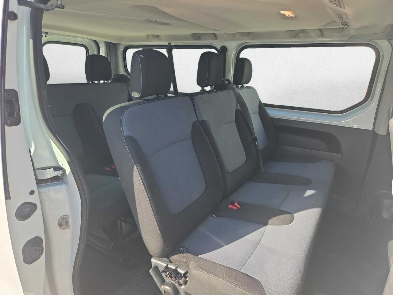 Opel Vivaro 1.6 CDTI INOX 92 KW 125 CV L2 2.9 T COMBI 9  - Foto 2