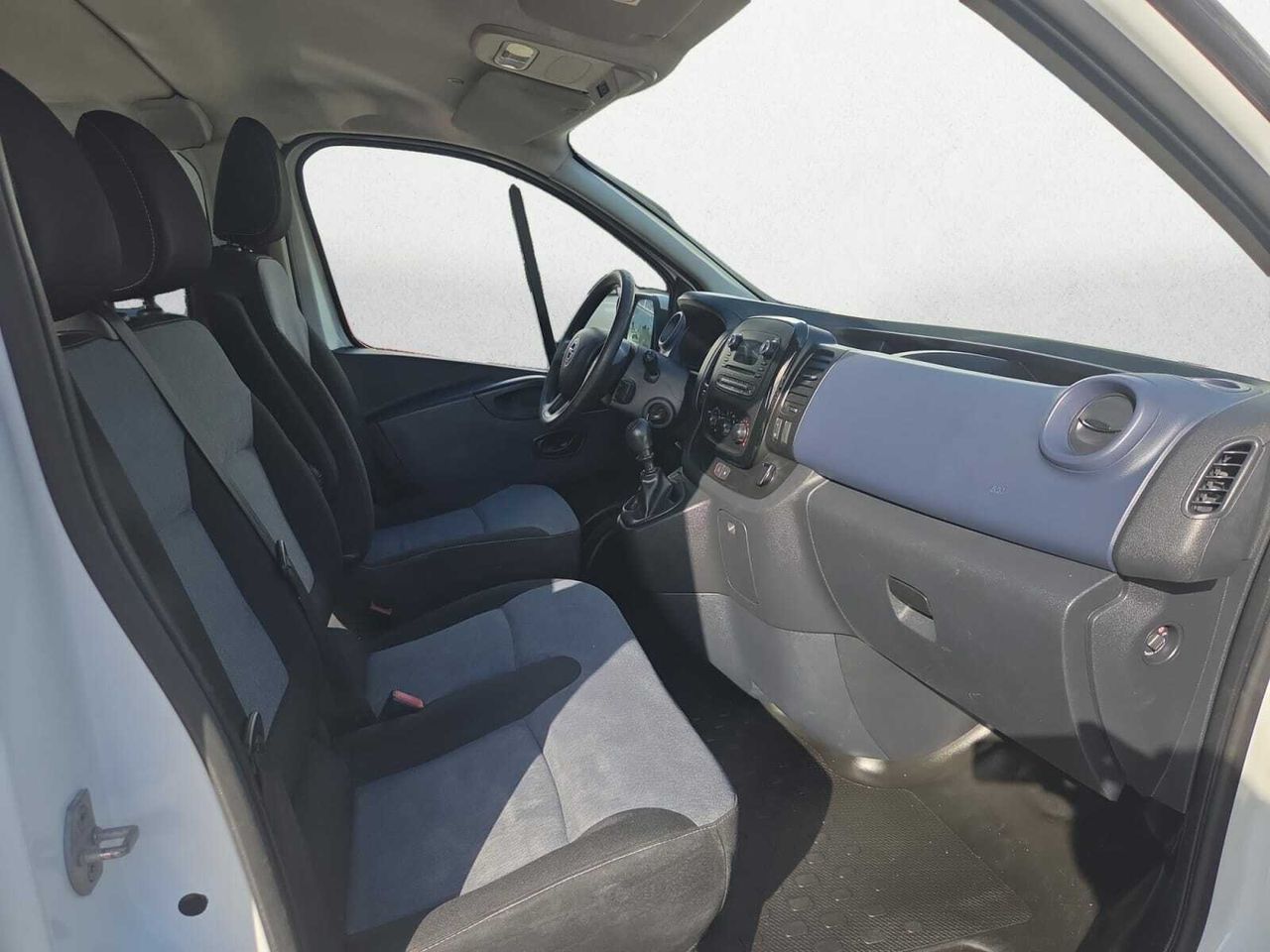 Opel Vivaro 1.6 CDTI INOX 92 KW 125 CV L2 2.9 T COMBI 9  - Foto 2