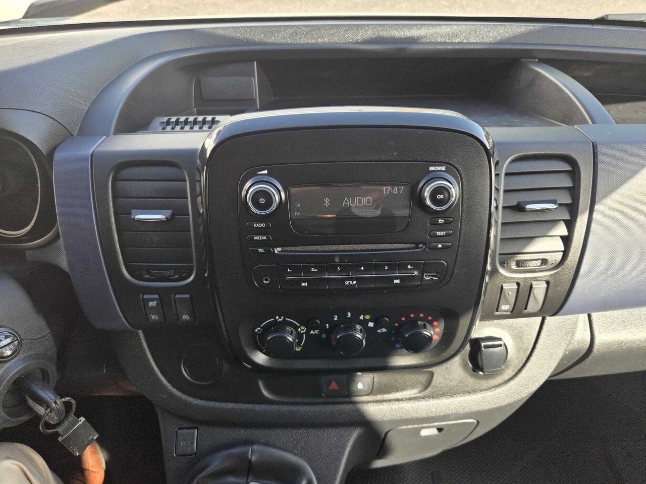 Opel Vivaro 1.6 CDTI INOX 92 KW 125 CV L2 2.9 T COMBI 9  - Foto 2