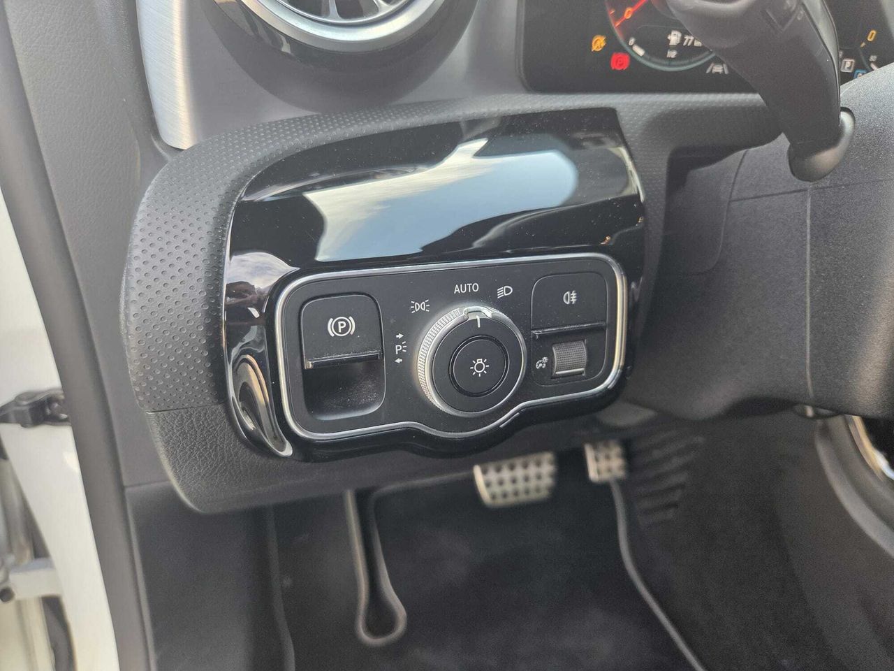 Mercedes CLA 200 D DCT AMG LINE + PAQ. PREMIUM + SMARTPHONE  - Foto 2