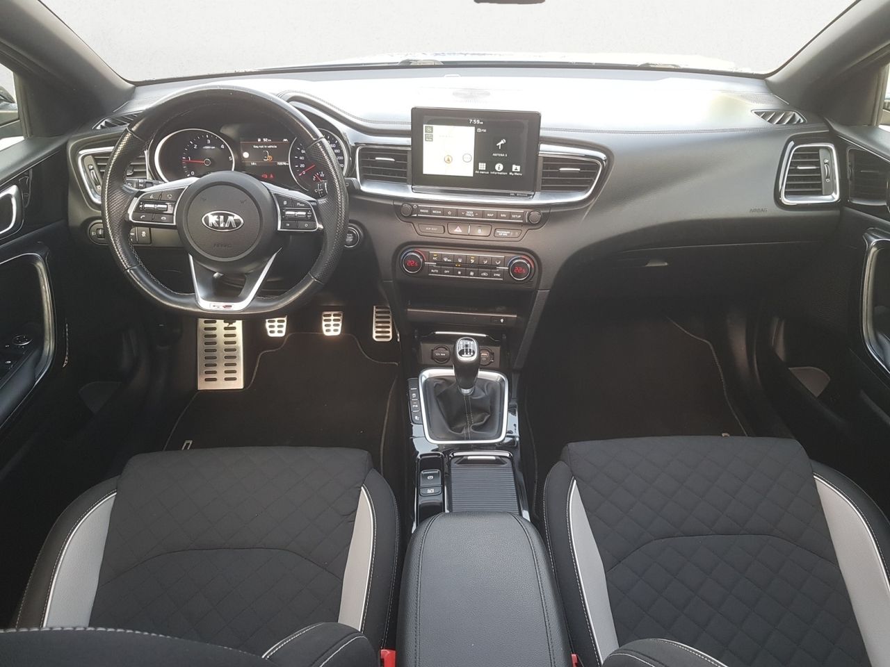 Kia Ceed TOURER 1.6 CRDI 136 CV GT LINE + PAQUETE TECHO PANORAMICO  - Foto 2