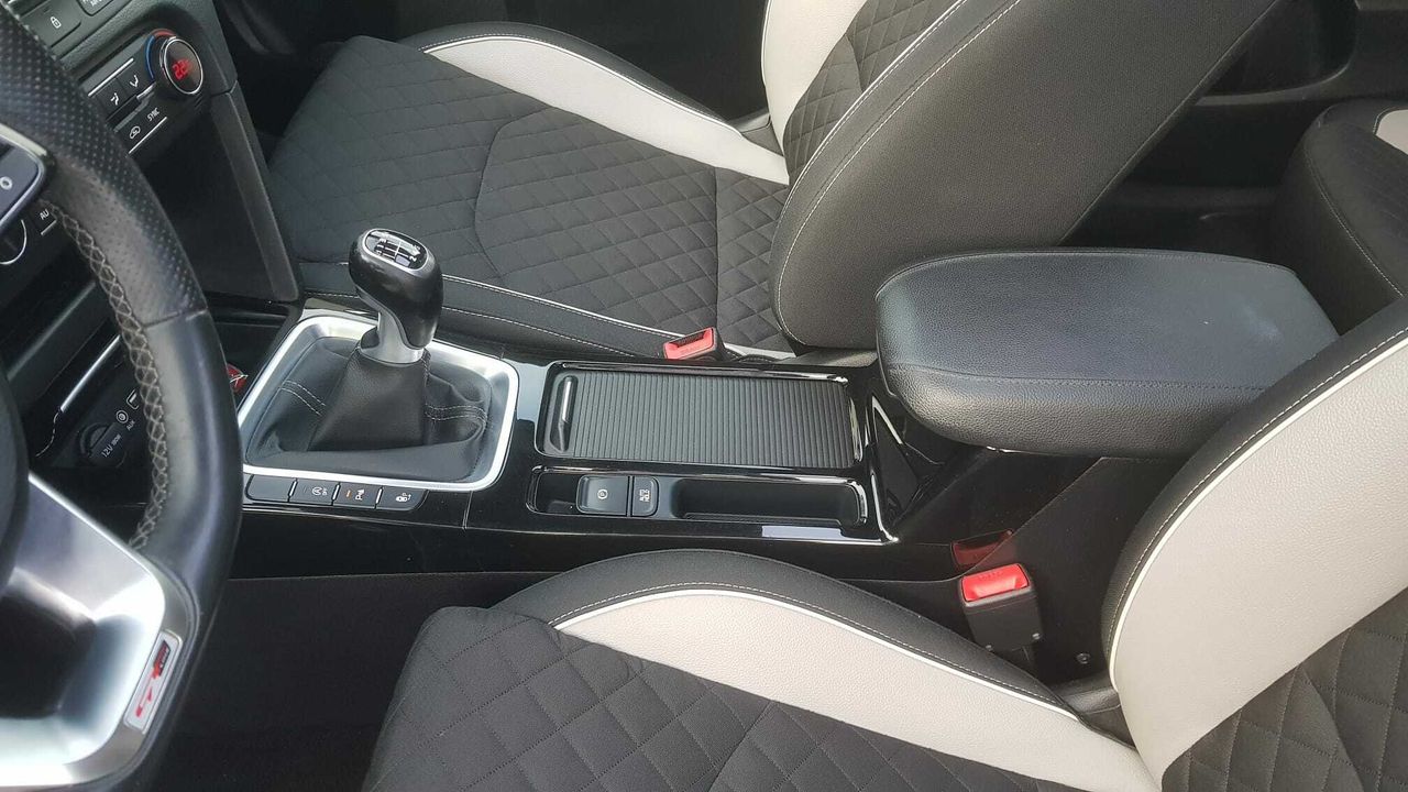 Kia Ceed TOURER 1.6 CRDI 136 CV GT LINE + PAQUETE TECHO PANORAMICO  - Foto 2