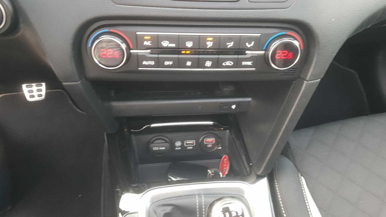 Kia Ceed TOURER 1.6 CRDI 136 CV GT LINE + PAQUETE TECHO PANORAMICO  - Foto 2