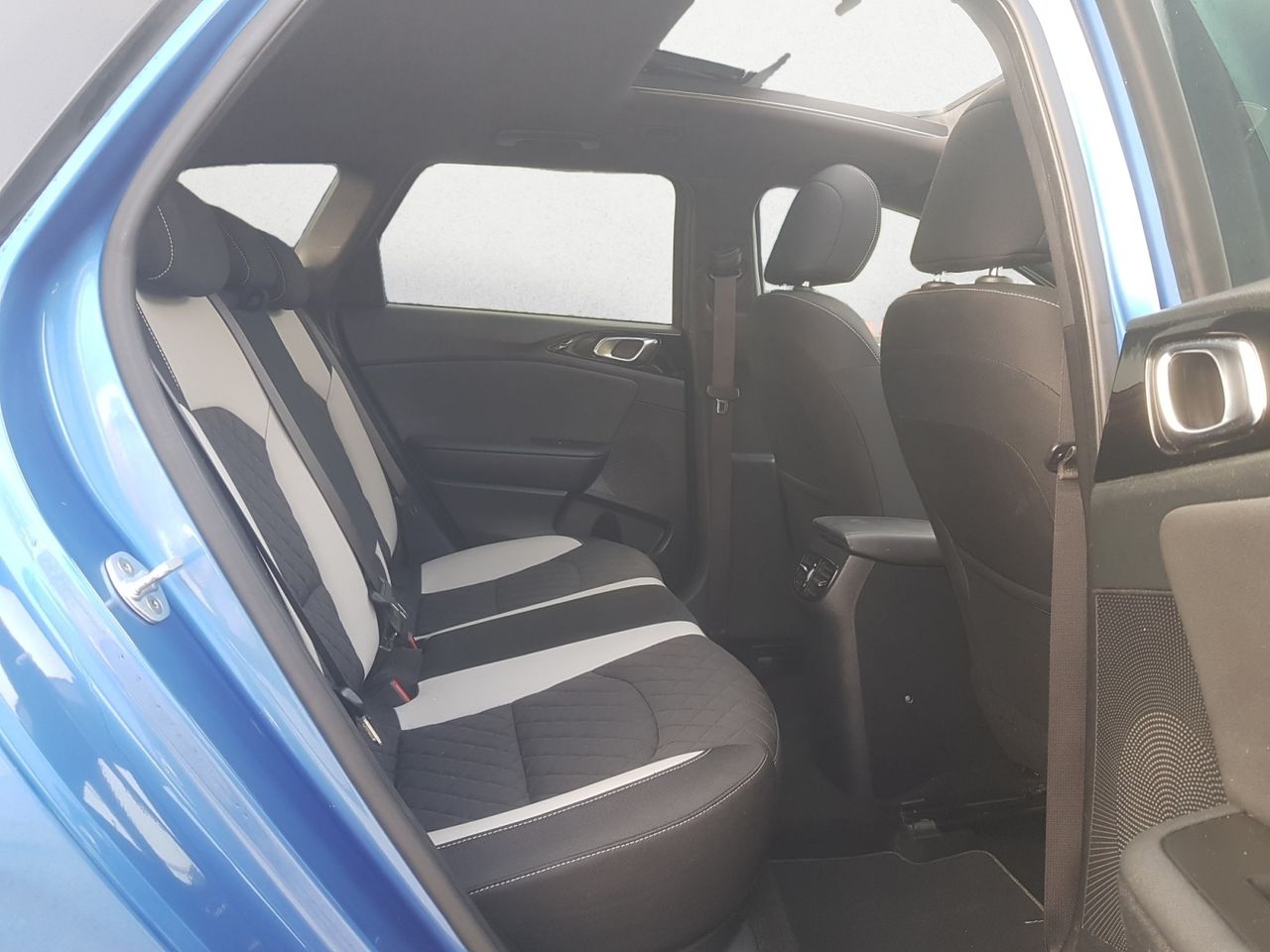 Kia Ceed TOURER 1.6 CRDI 136 CV GT LINE + PAQUETE TECHO PANORAMICO  - Foto 2