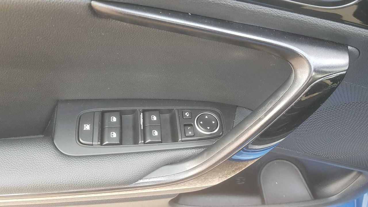 Kia Ceed TOURER 1.6 CRDI 136 CV GT LINE + PAQUETE TECHO PANORAMICO  - Foto 2