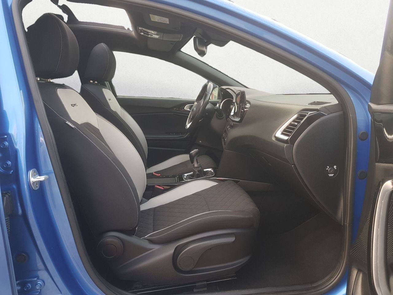 Kia Ceed TOURER 1.6 CRDI 136 CV GT LINE + PAQUETE TECHO PANORAMICO  - Foto 2