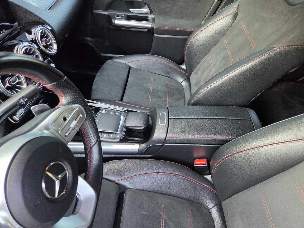 Mercedes GLA 200 D AMG LINE + PAQ PREMIUM + SMARTPHONE  - Foto 2