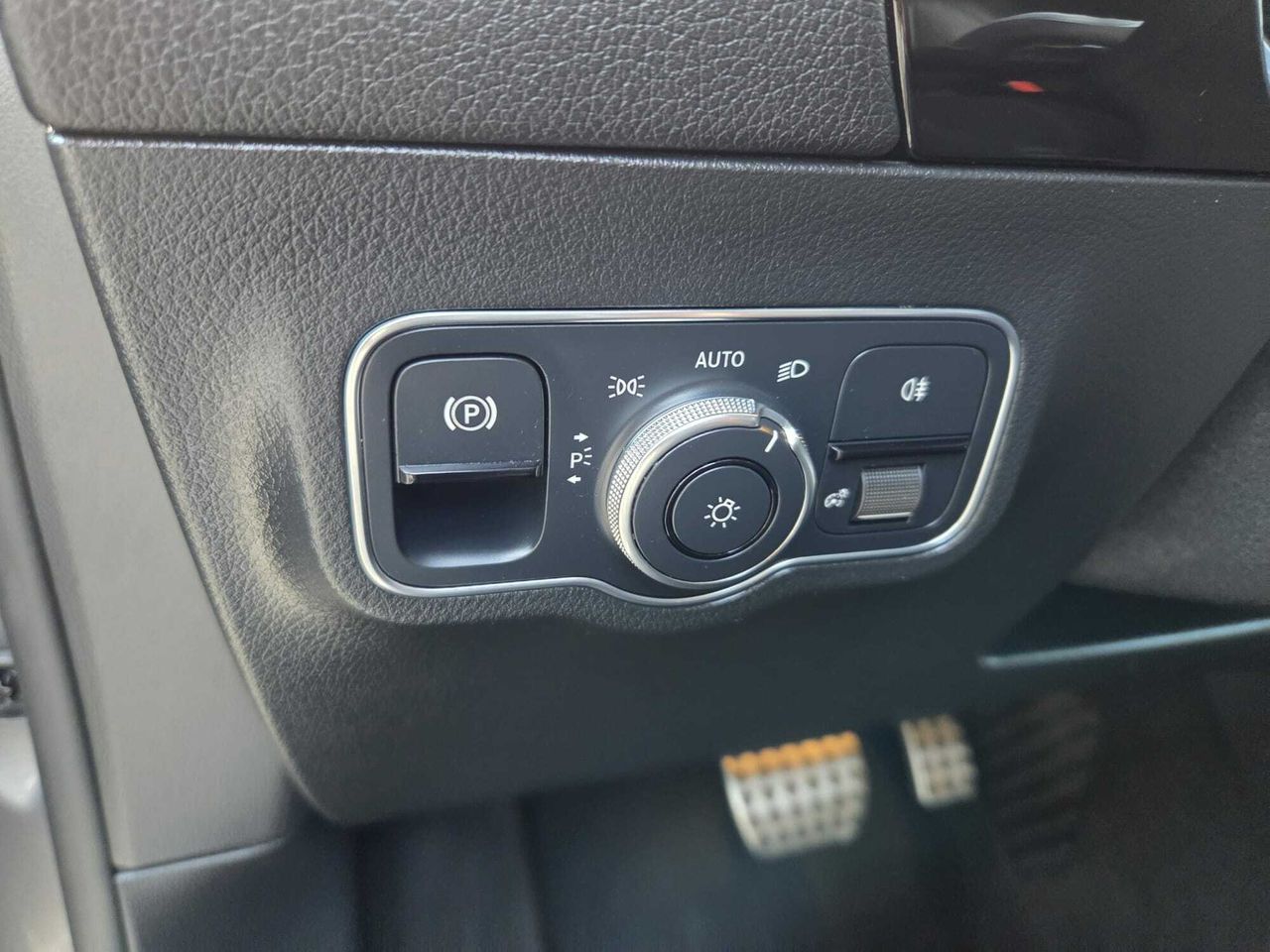 Mercedes GLA 200 D AMG LINE + PAQ PREMIUM + SMARTPHONE  - Foto 2