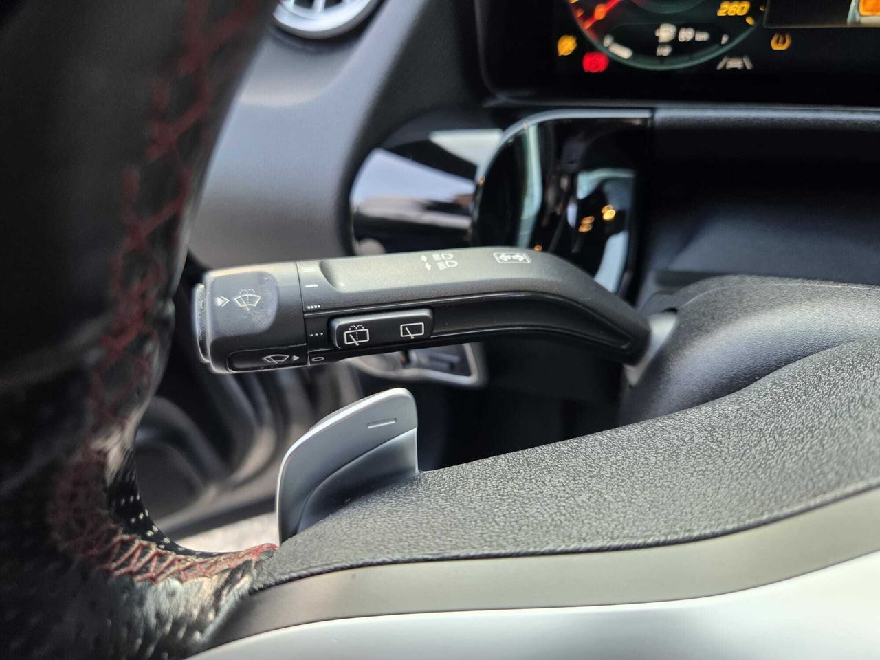 Mercedes GLA 200 D AMG LINE + PAQ PREMIUM + SMARTPHONE  - Foto 2