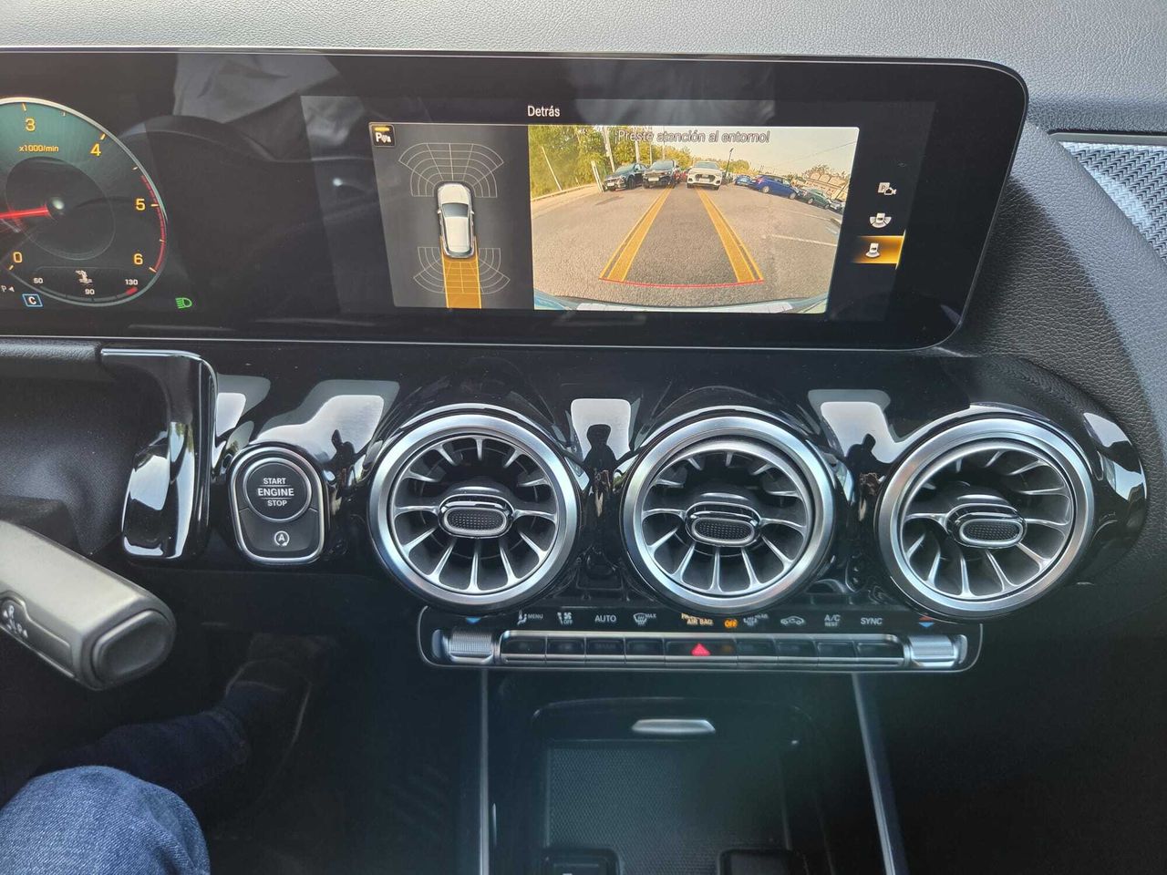 Mercedes GLA 200 D AMG LINE + PAQ PREMIUM + SMARTPHONE  - Foto 2