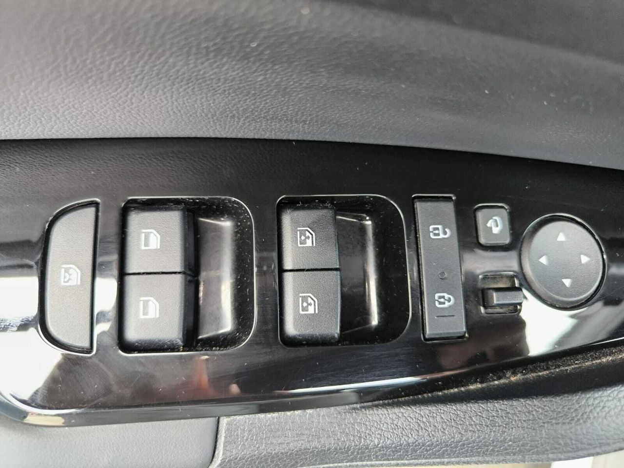 Kia Sportage 1.6 CRDI 136 CV MHEV TECH 4X2 TECHO  - Foto 2