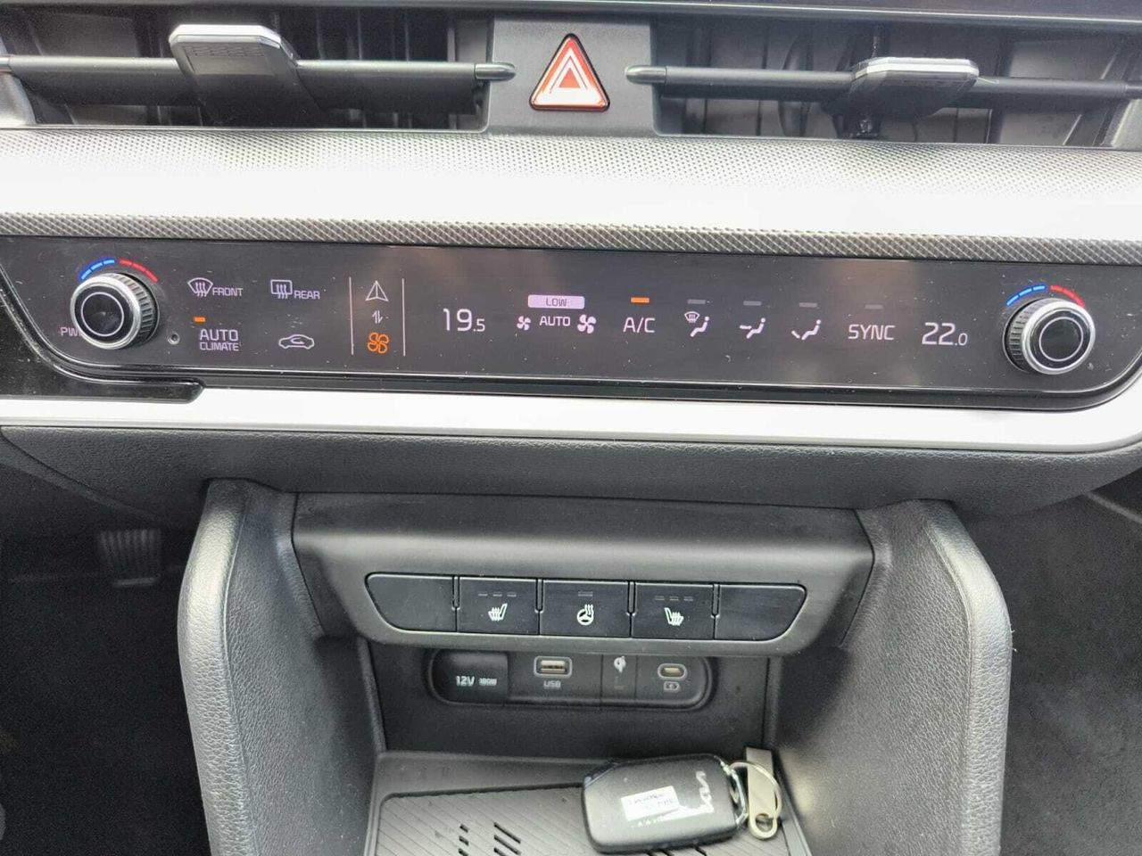 Kia Sportage 1.6 CRDI 136 CV MHEV TECH 4X2 TECHO  - Foto 2