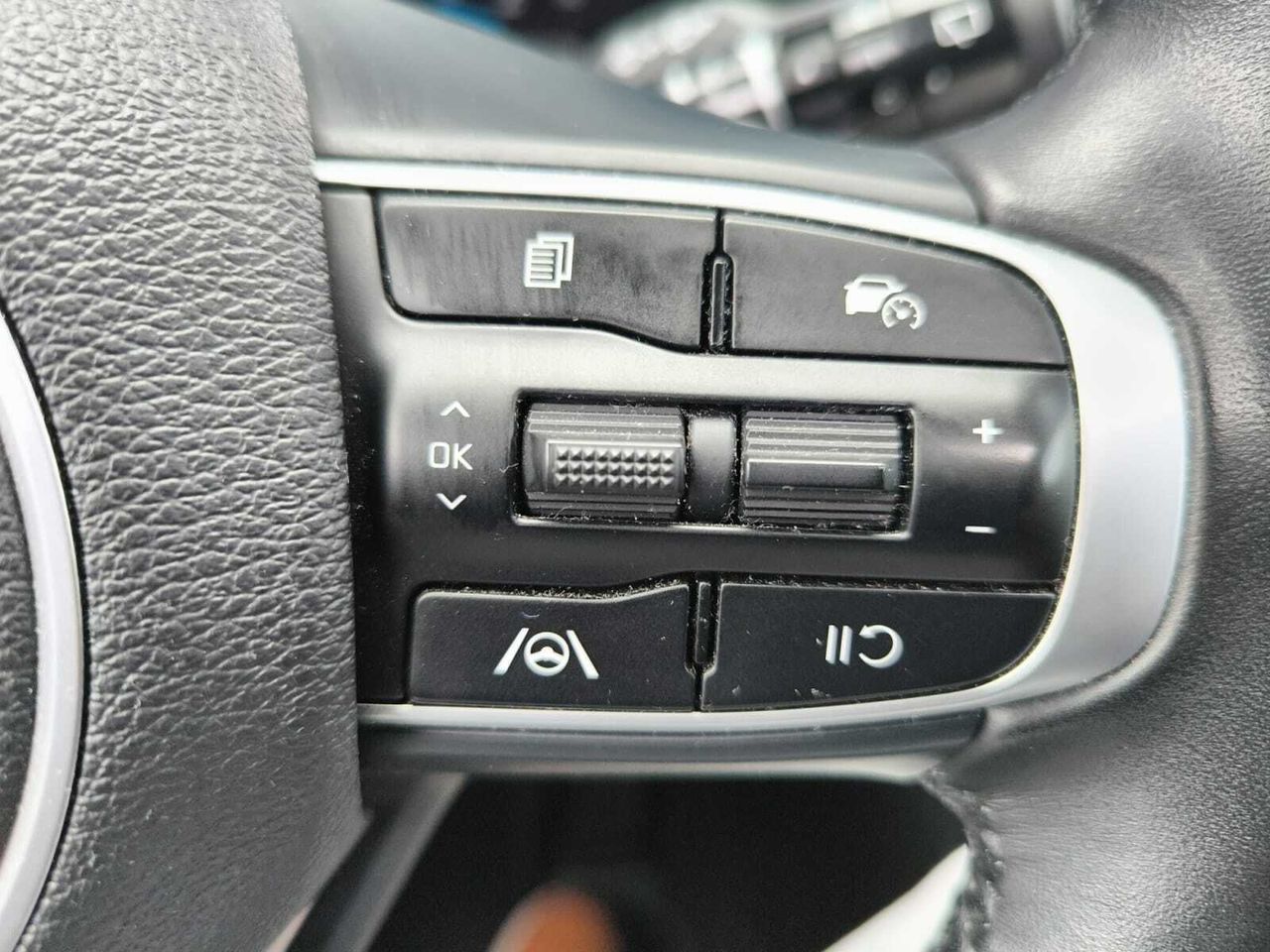 Kia Sportage 1.6 CRDI 136 CV MHEV TECH 4X2 TECHO  - Foto 2