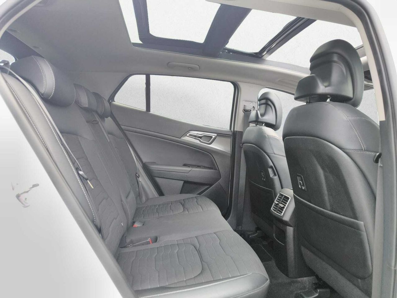 Kia Sportage 1.6 CRDI 136 CV MHEV TECH 4X2 TECHO  - Foto 2