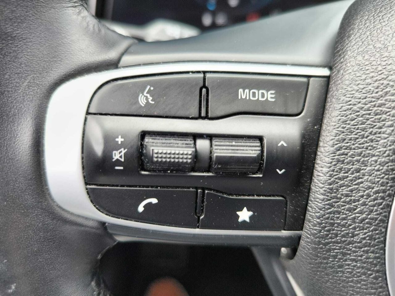 Kia Sportage 1.6 CRDI 136 CV MHEV TECH 4X2 TECHO  - Foto 2