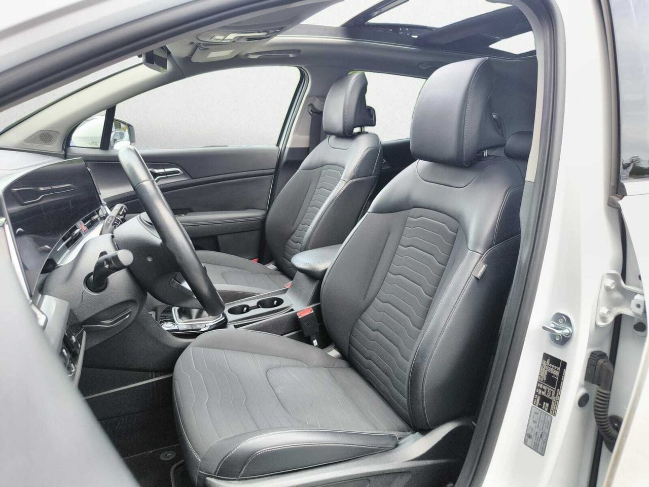 Kia Sportage 1.6 CRDI 136 CV MHEV TECH 4X2 TECHO  - Foto 2