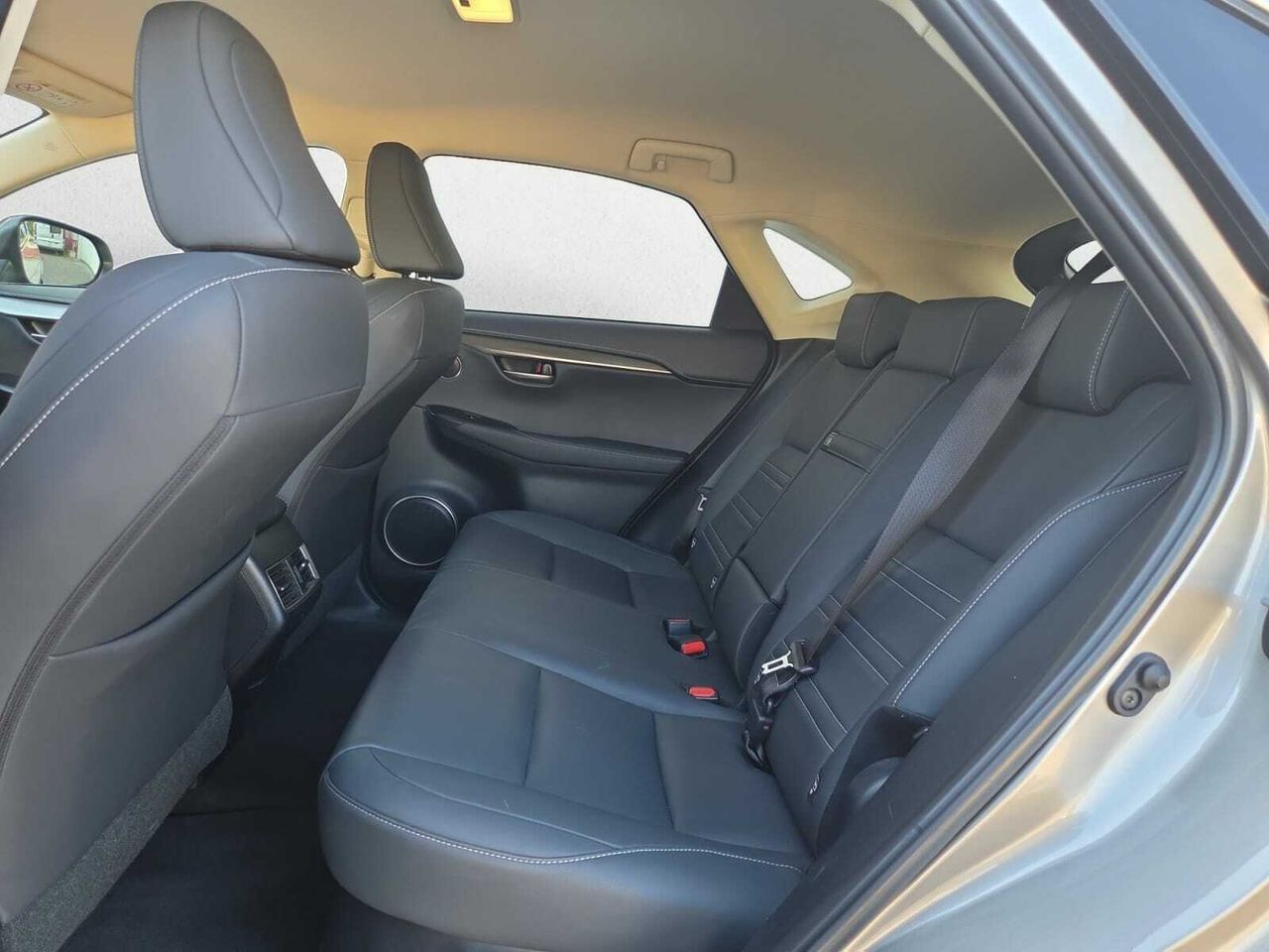 Lexus NX 2.2 300 H PREMIUM 2WD 197 CV AUT  - Foto 2