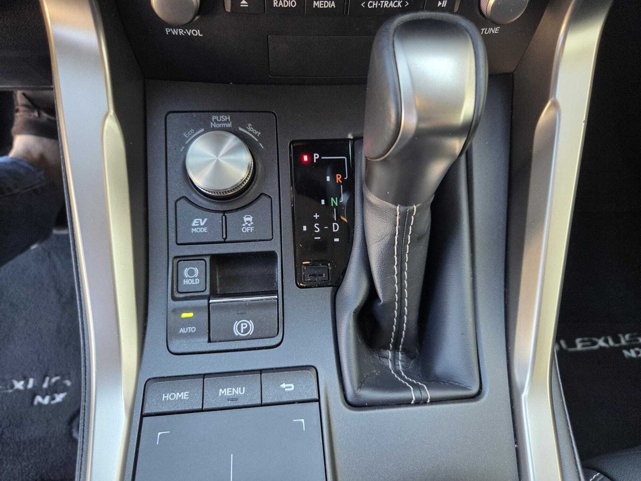 Lexus NX 2.2 300 H PREMIUM 2WD 197 CV AUT  - Foto 2