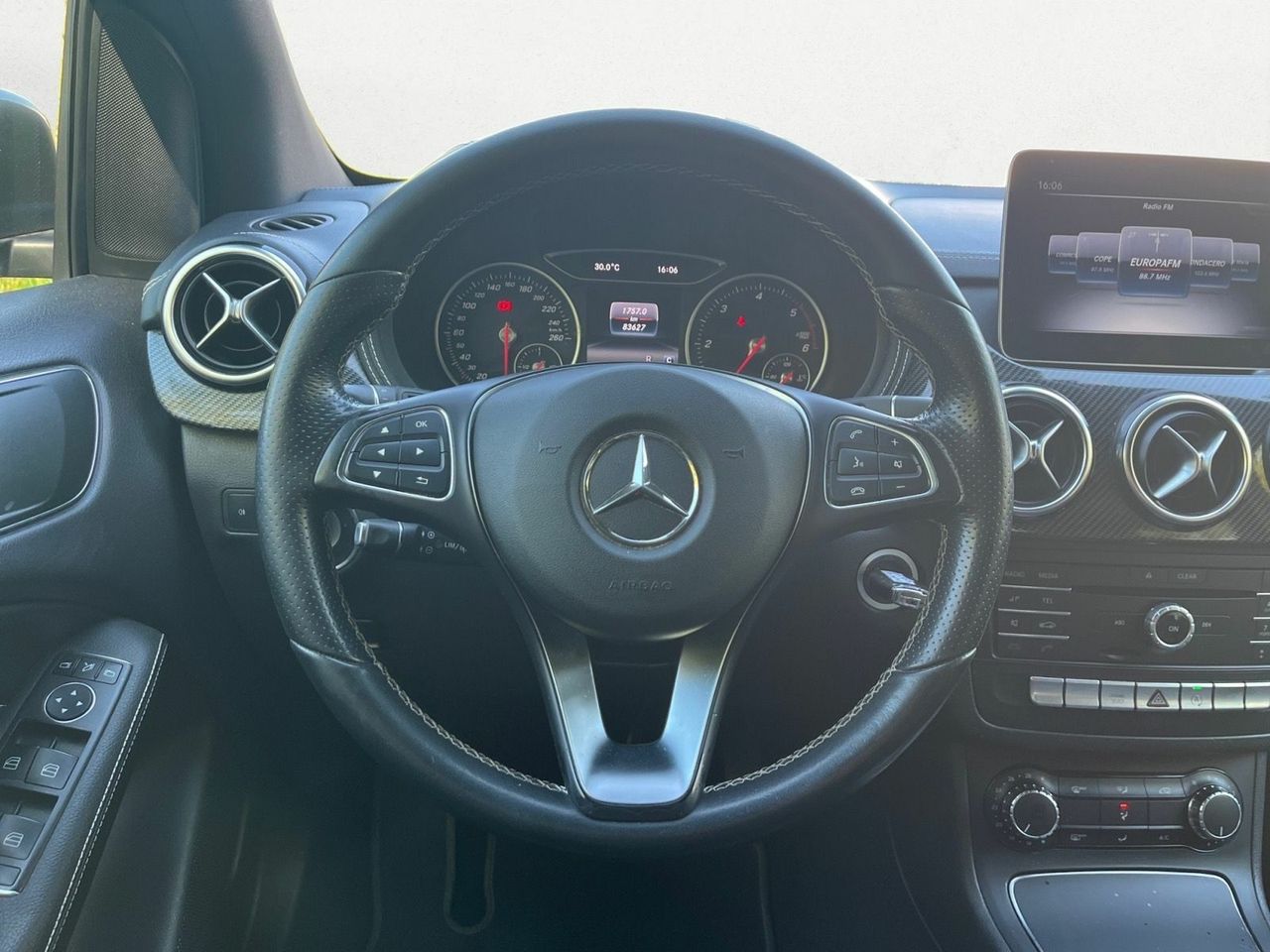 Mercedes Clase B 200 D AUT 136 CV  - Foto 2