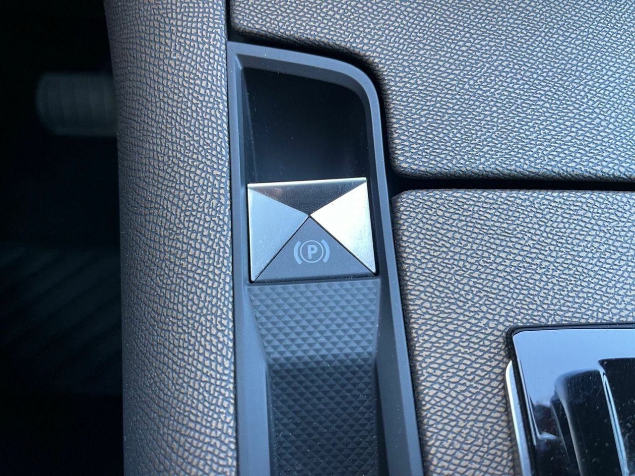DS Automobiles DS 7 CROSSBACK SO CHIC BLUE HDI 180 CV EAT8  - Foto 2