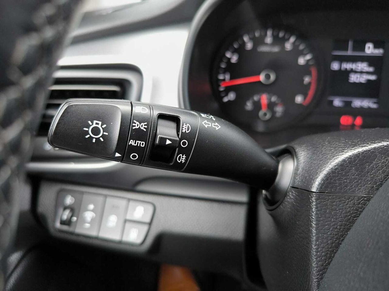Kia Stonic 1.2 DPI 84 CV CONCEPT  - Foto 2