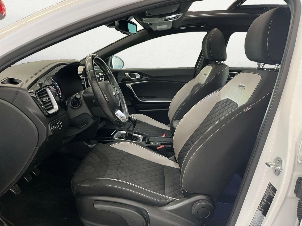 Kia Ceed 1.4 TGDI GT LINE 140 CV  - Foto 2