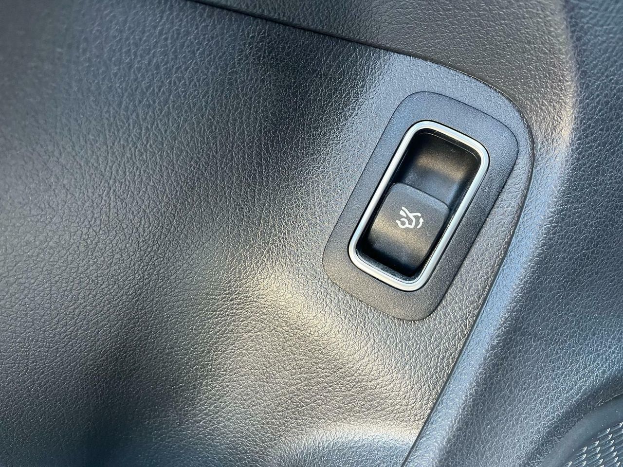 Mercedes CLA 200 D DCT VENTAJ+ASIENTOS DEL CALEFAC + INT TELEFONOS  - Foto 2