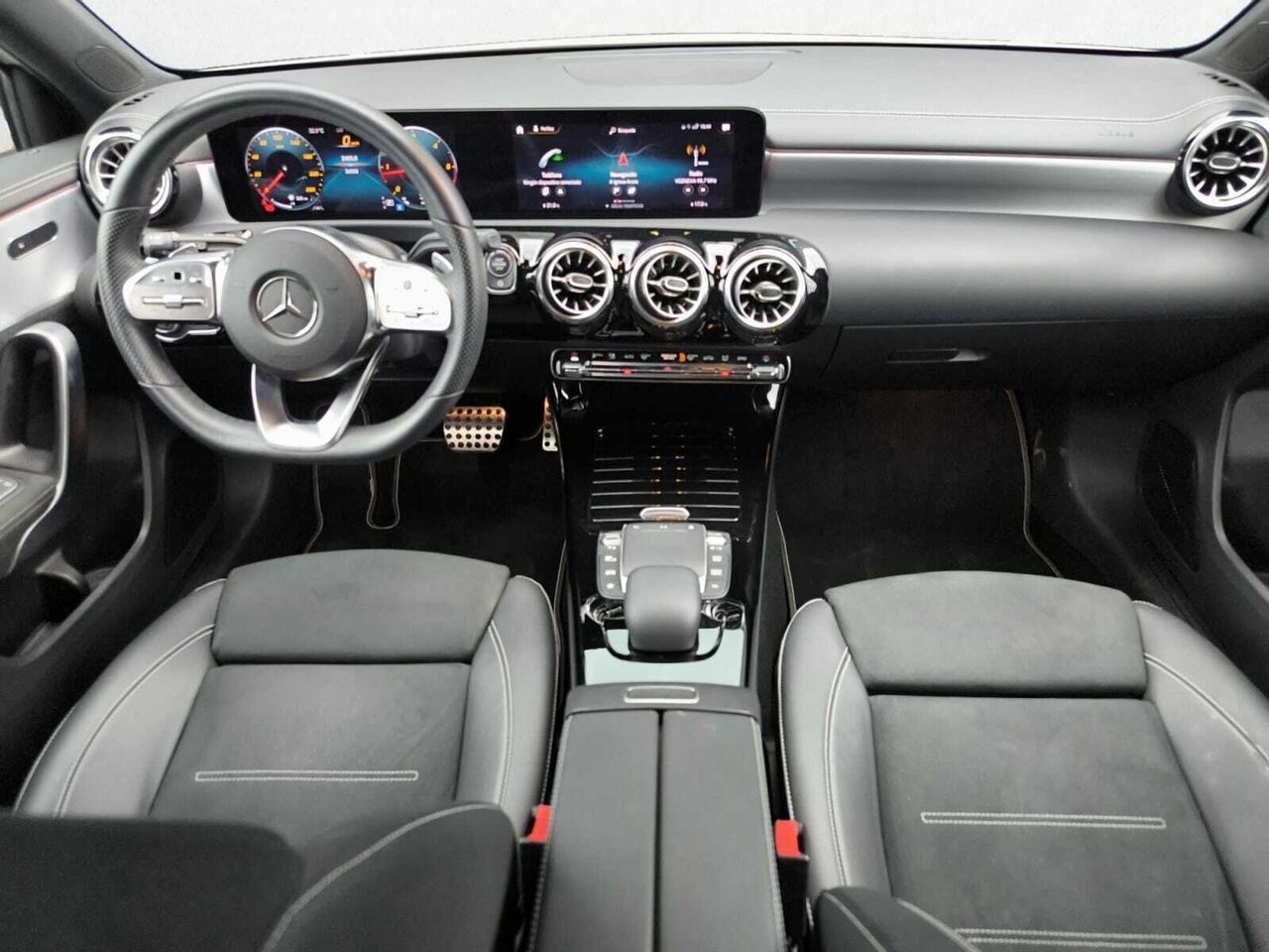 Mercedes Clase A 200 D AMG LINE + PAQUETE PREMIUM+ SMARTPHONE  - Foto 2