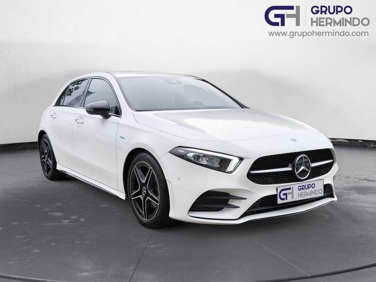 Mercedes Clase A 200 D AMG LINE + PAQUETE PREMIUM+ SMARTPHONE  - Foto 2