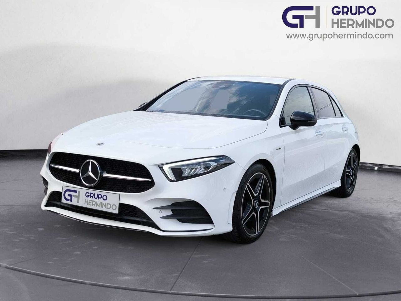 Mercedes Clase A 200 D AMG LINE + PAQUETE PREMIUM+ SMARTPHONE  - Foto 2