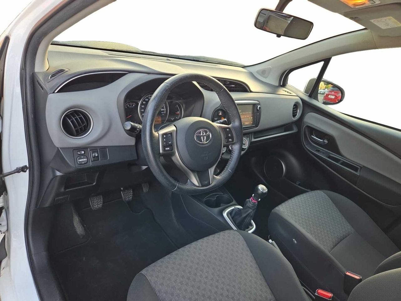 Toyota Yaris 100 ACTIVE  - Foto 2